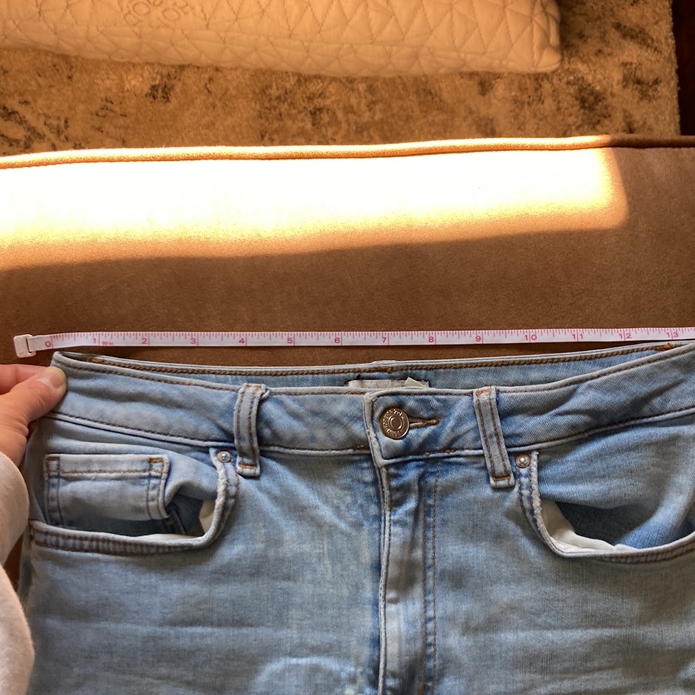 Light Wash Ripped Jeans - Picture 5 of 7